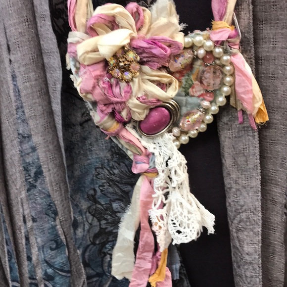 UNIQUE HANDMADE MAUVE JEWELED SCARF - Picture 2 of 3